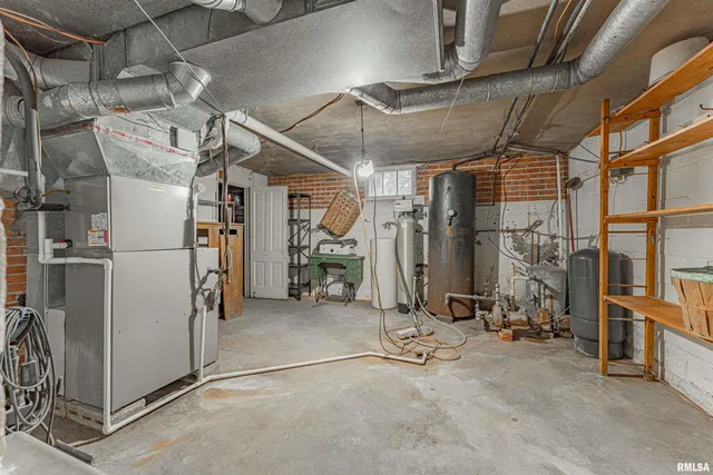 $299,000 | 2125 700th Street, Mount Pulaski, IL 62548