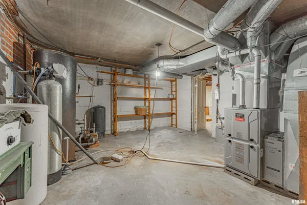 $305,000 | 2125 700th Street, Mount Pulaski, IL 62548