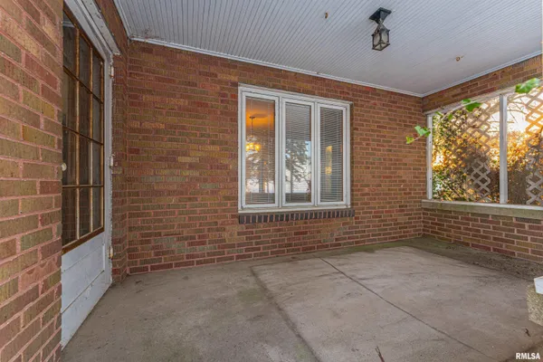 $305,000 | 2125 700th Street, Mount Pulaski, IL 62548