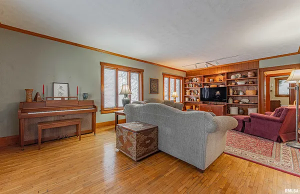 $305,000 | 2125 700th Street, Mount Pulaski, IL 62548