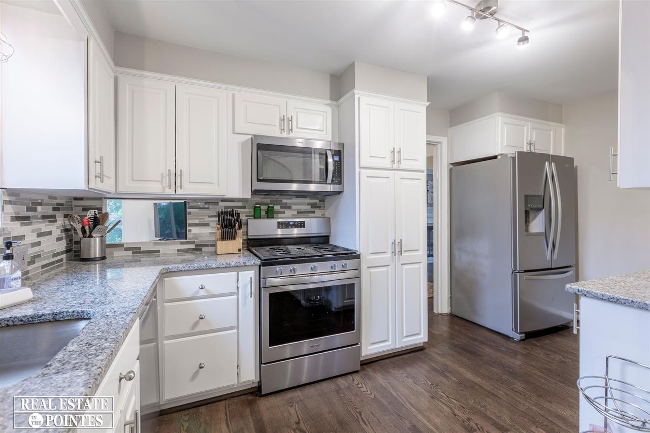 1901 Severn Road Grosse Pointe Woods, MI 48236 - Photo 13 of 37