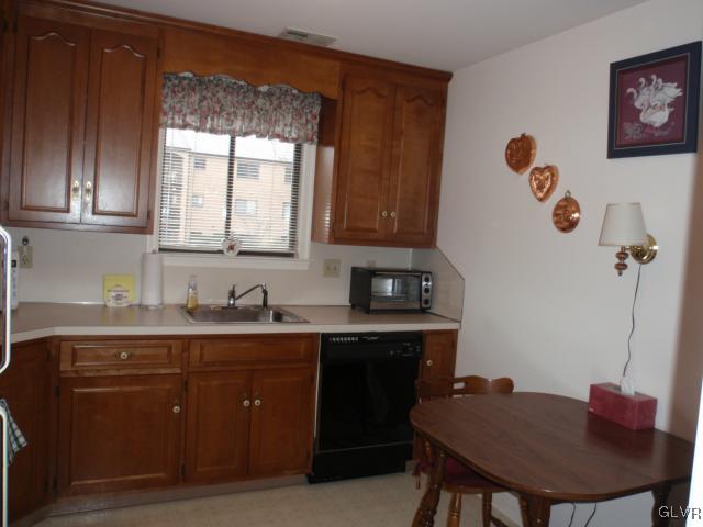 895 Cold Spring Road, Unit 4 Allentown, PA 18103 - Photo 8 of 16 Gallery Image 8