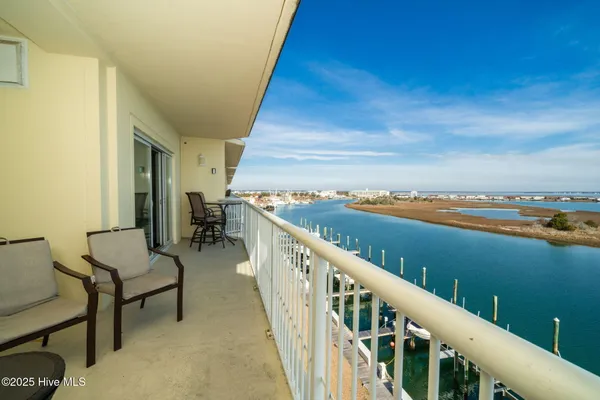 $875,000 | 100 Olde Towne Yacht Club Drive, Unit 411 A18, Beaufort, NC 28516
