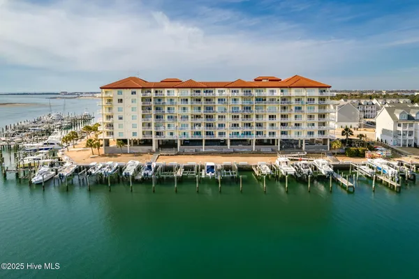 $875,000 | 100 Olde Towne Yacht Club Drive, Unit 411 A18, Beaufort, NC 28516