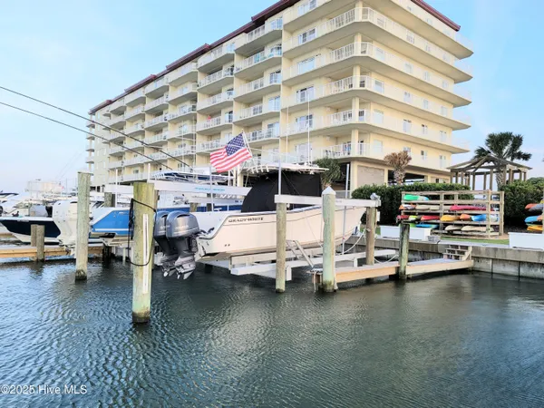 $875,000 | 100 Olde Towne Yacht Club Drive, Unit 411 A18, Beaufort, NC 28516