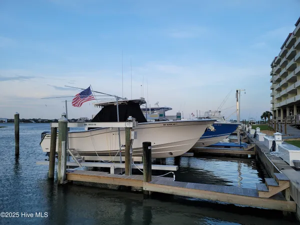 $875,000 | 100 Olde Towne Yacht Club Drive, Unit 411 A18, Beaufort, NC 28516