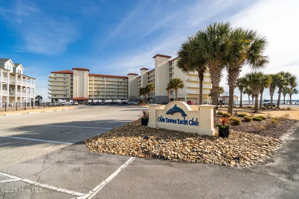 $875,000 | 100 Olde Towne Yacht Club Drive, Unit 411 A18, Beaufort, NC 28516