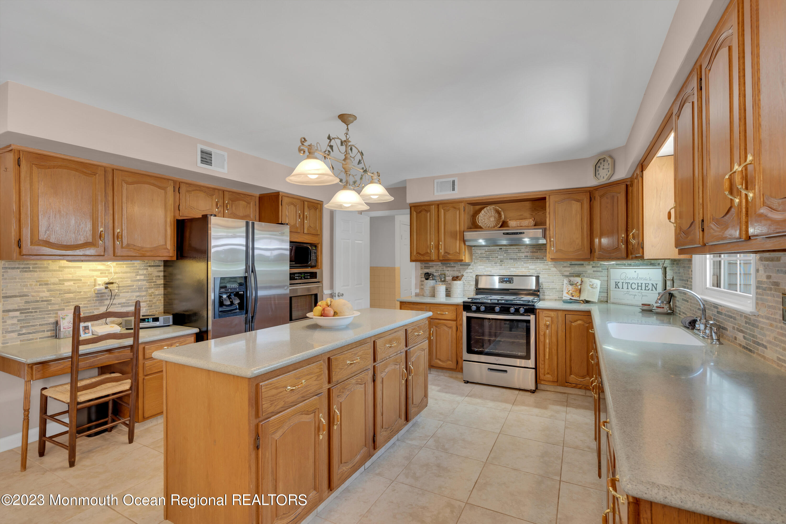 15 Old Scots Road Marlboro, NJ 07746 - Photo 11 of 59 Eat-In Kitchen