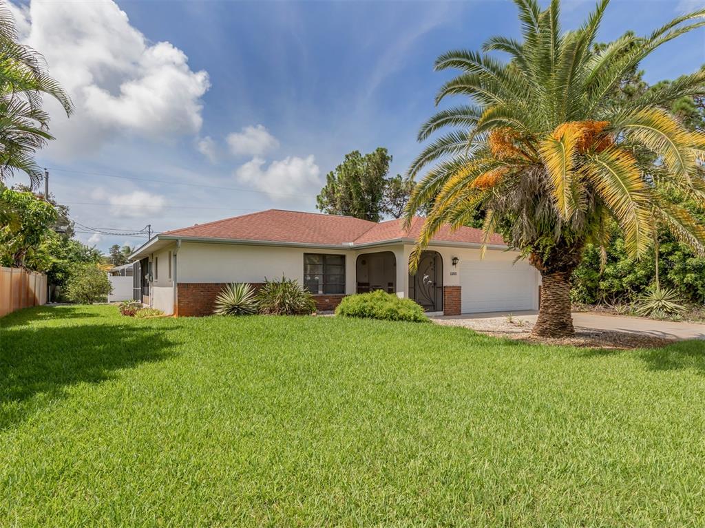 1211 Southland Road Venice, FL 34293 - Photo 6 of 80 a front view of a house with garden