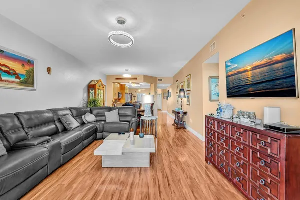 $264,997 | 7727 Southampton Terrace, Unit 202, Fort Lauderdale, FL 33321