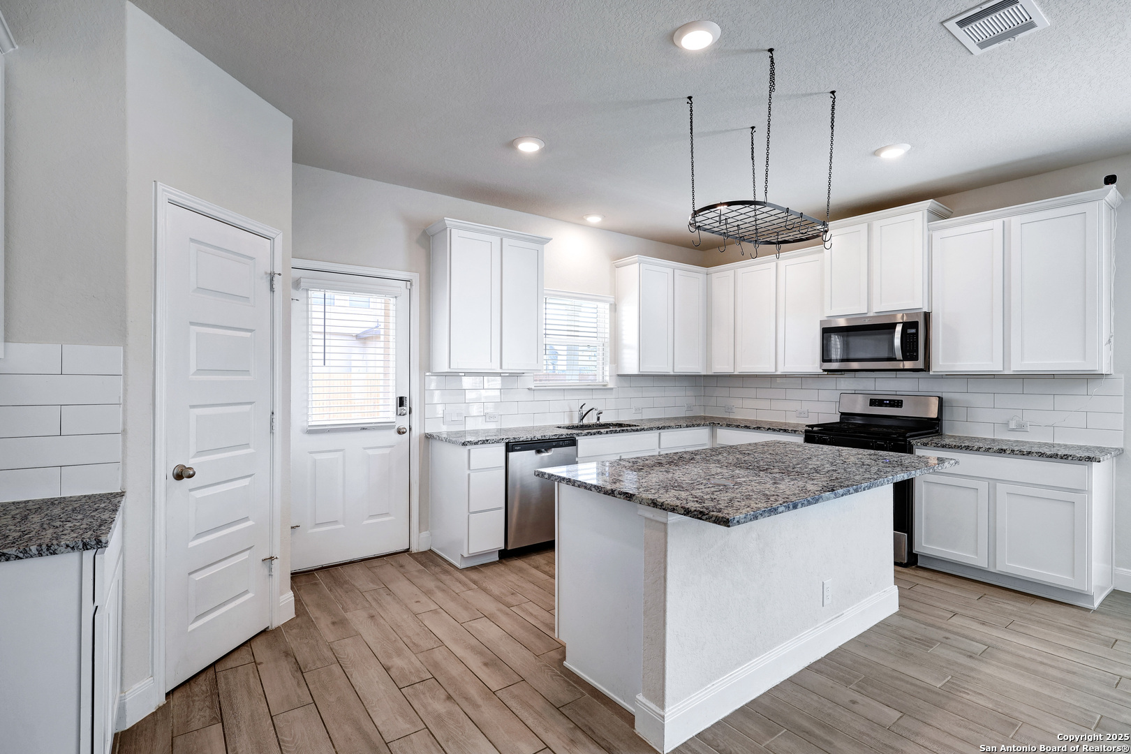 618 Bronze Streme Cibolo, TX 78108 - Photo 10 of 27 a kitchen with a stove window and cabinets