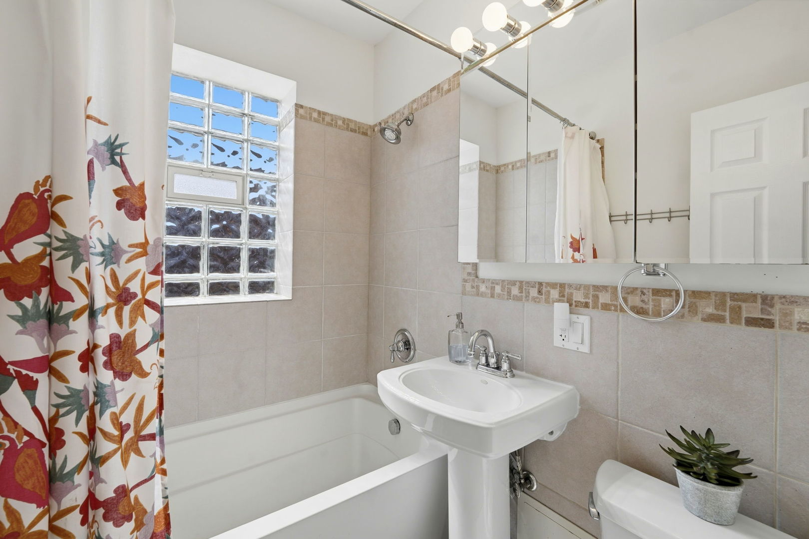 132 Clyde Avenue, Unit 3 Evanston, IL 60202 - Photo 13 of 29