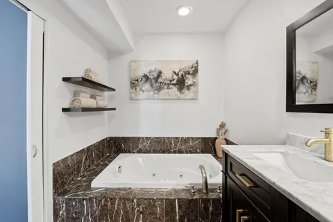 $350,000 | 132 Clyde Avenue, Unit 3, Evanston, IL 60202