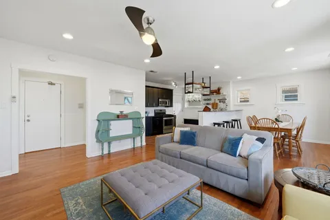 $350,000 | 132 Clyde Avenue, Unit 3, Evanston, IL 60202