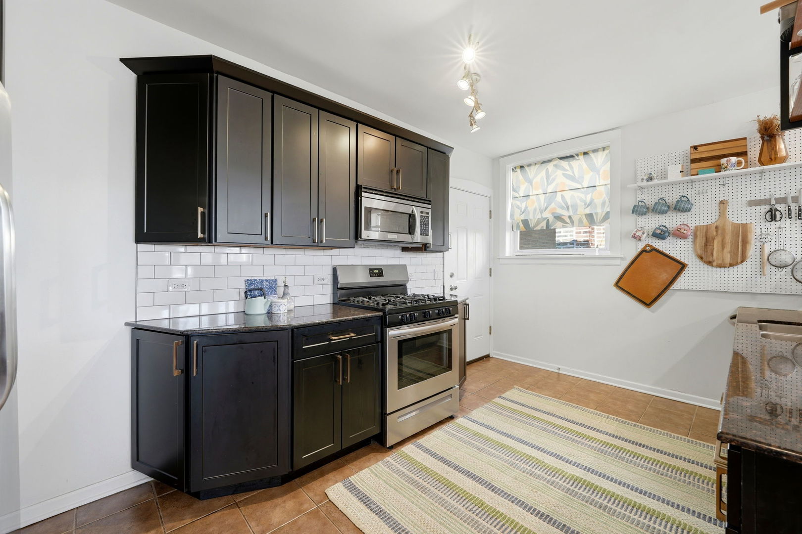 132 Clyde Avenue, Unit 3 Evanston, IL 60202 - Photo 7 of 29
