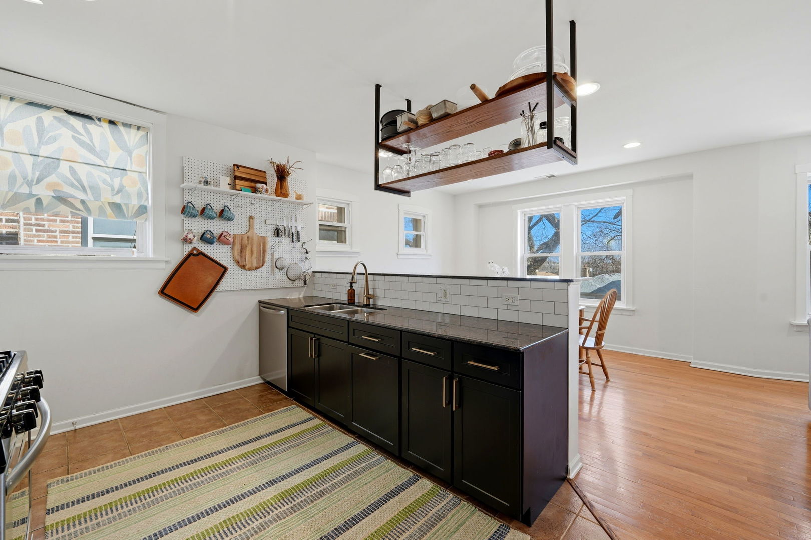 132 Clyde Avenue, Unit 3 Evanston, IL 60202 - Photo 8 of 29