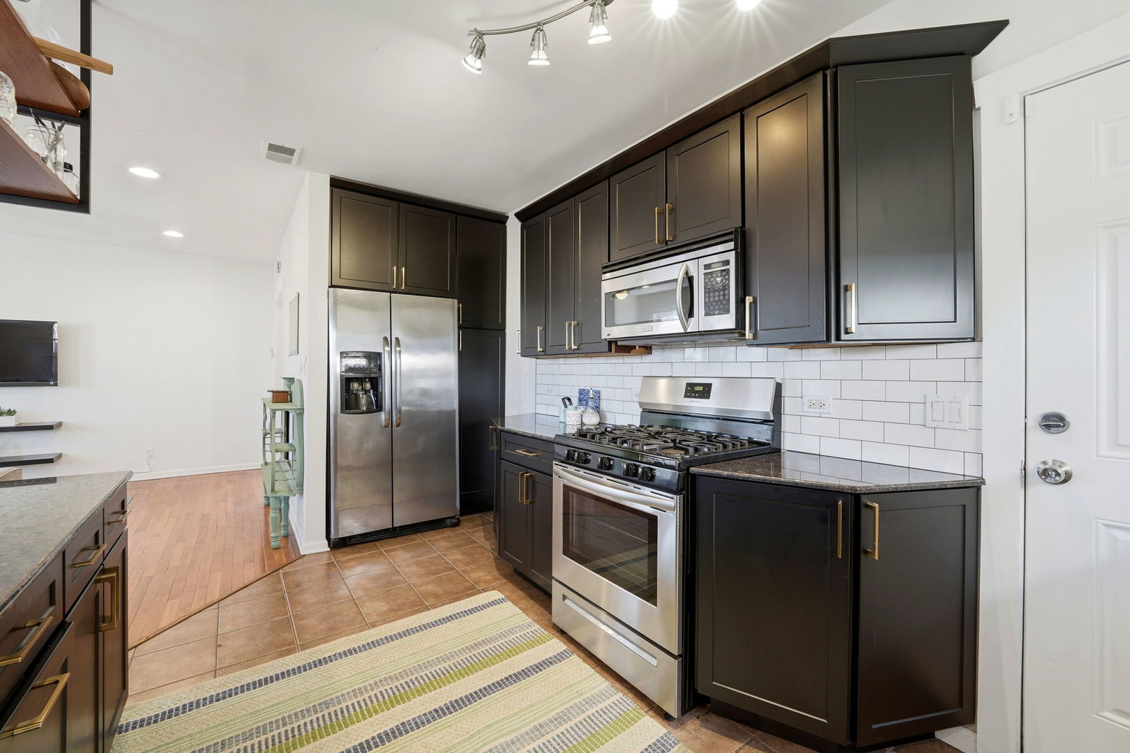 132 Clyde Avenue, Unit 3 Evanston, IL 60202 - Photo 10 of 29