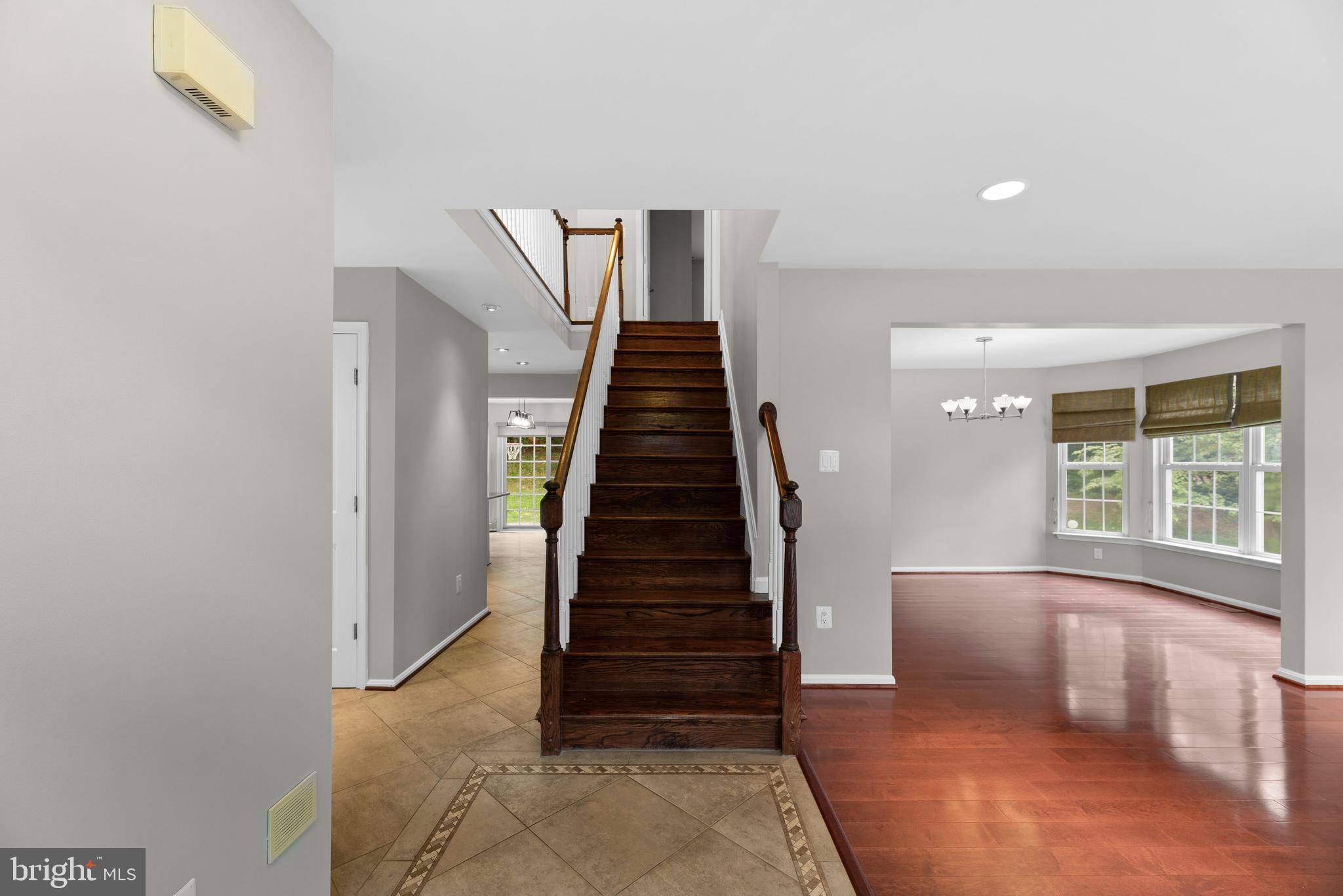 6478 Empty Song Road Columbia, MD 21044 - Photo 3 of 47 Foyer