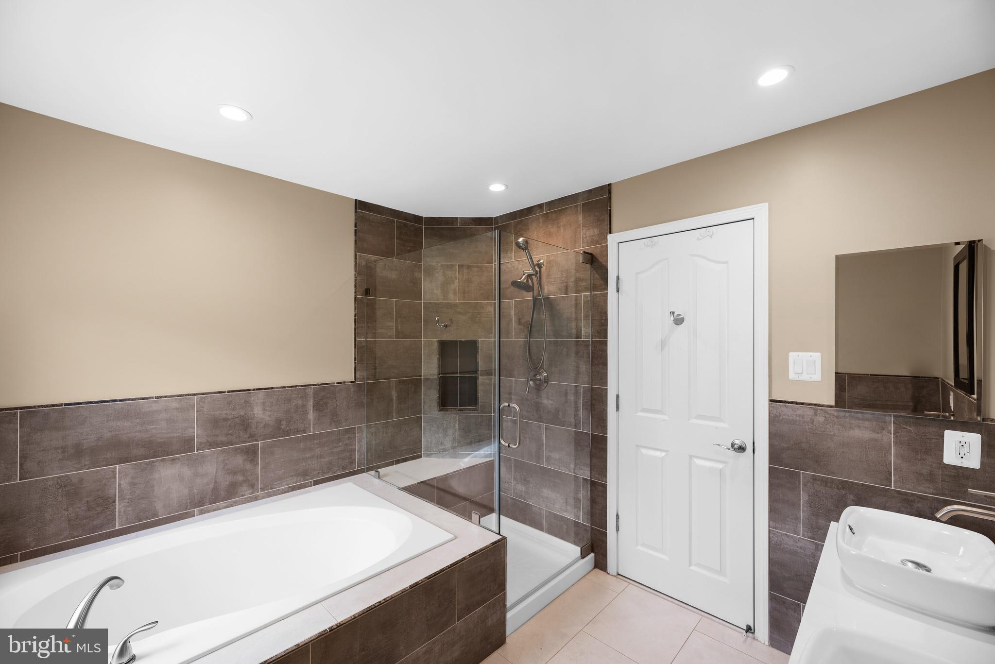 6478 Empty Song Road Columbia, MD 21044 - Photo 26 of 47 Primary Bath