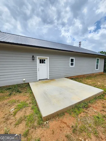 a view of a yard with a tree