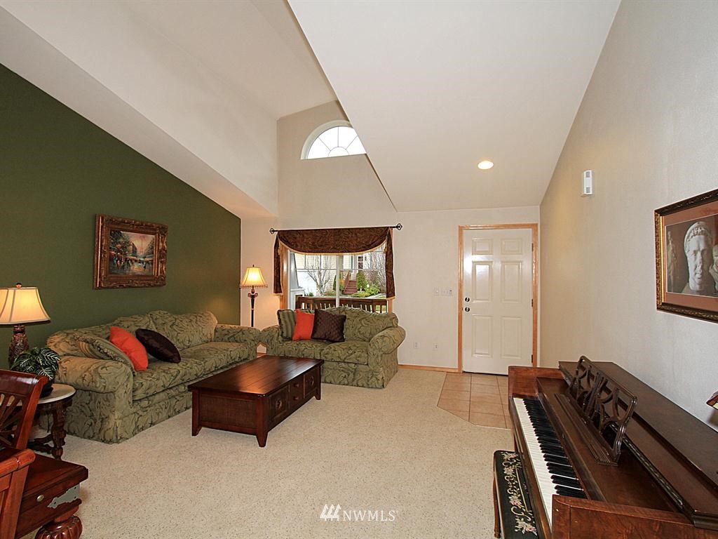 6117 Southeast 2nd Lane Renton, WA 98059 - Photo 2 of 15