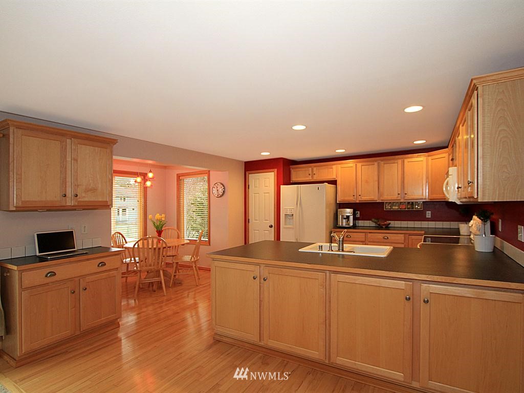 6117 Southeast 2nd Lane Renton, WA 98059 - Photo 4 of 15