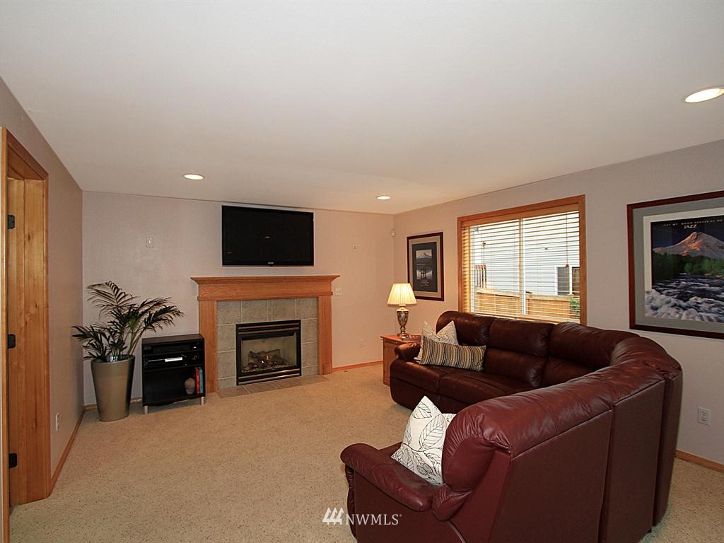 6117 Southeast 2nd Lane Renton, WA 98059 - Photo 6 of 15