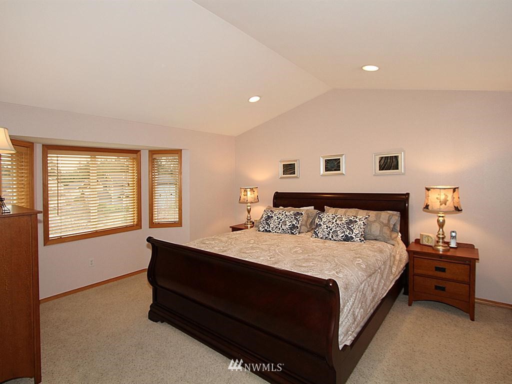 6117 Southeast 2nd Lane Renton, WA 98059 - Photo 7 of 15