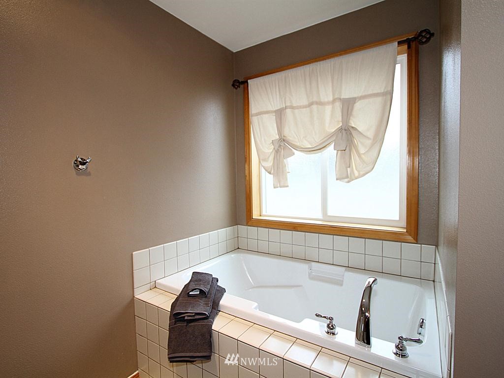 6117 Southeast 2nd Lane Renton, WA 98059 - Photo 9 of 15