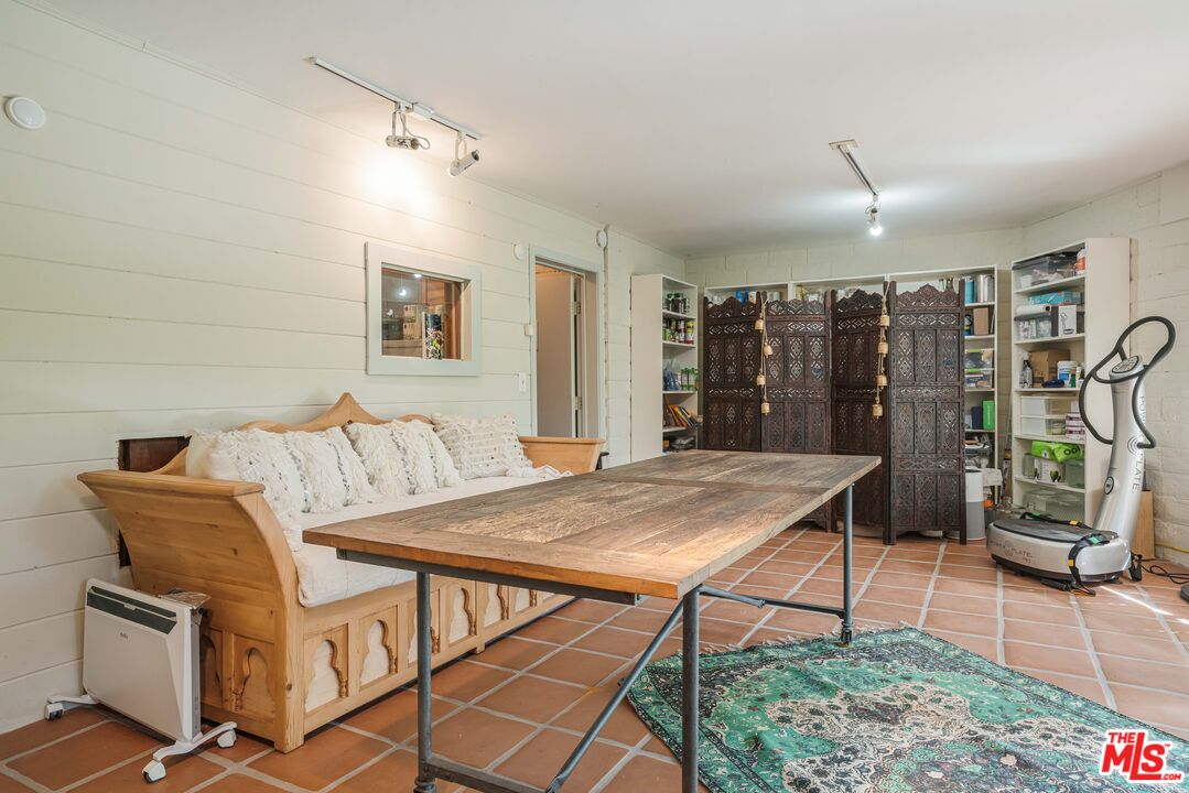 21330 Encina Road Topanga, CA 90290 - Photo 16 of 30 Gallery Image 16