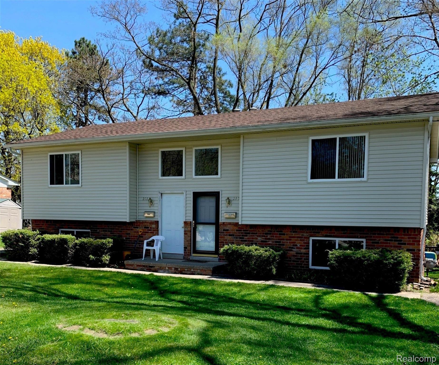 211 Hacker Street Rochester, MI 48307 - Photo 1 of 6 image.jpg