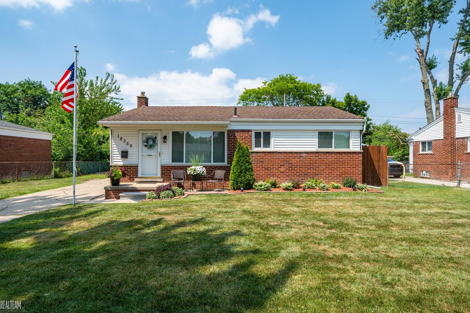 18359 Woodbine Road Fraser, MI 48026 - Photo 28 of 28 50188454-291E78F3-65E2-4341-819E-EDE878102BA5.JPG