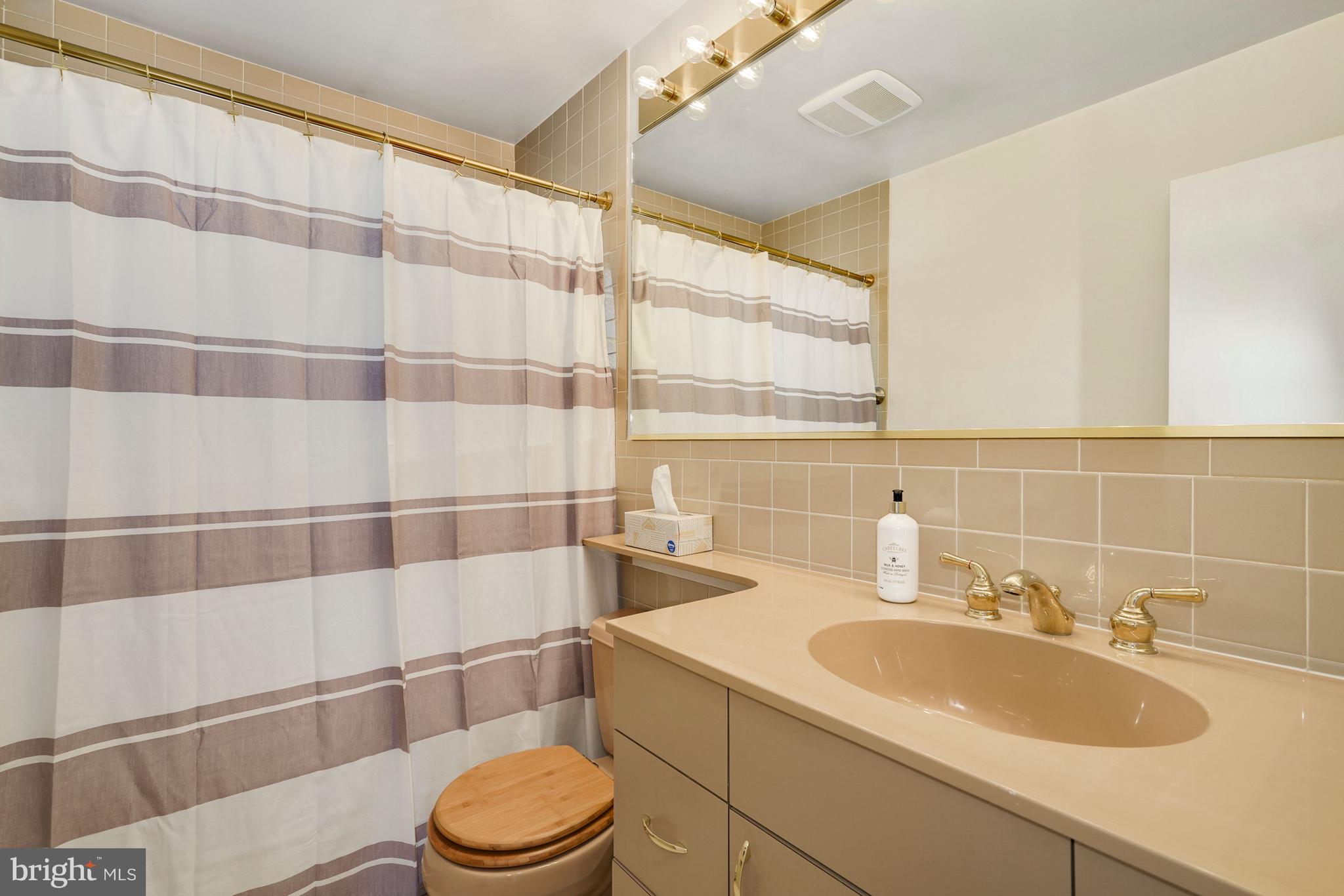 10312 Angora Drive Cheltenham, MD 20623 - Photo 15 of 35 Well maintained Retro bathroom on main level