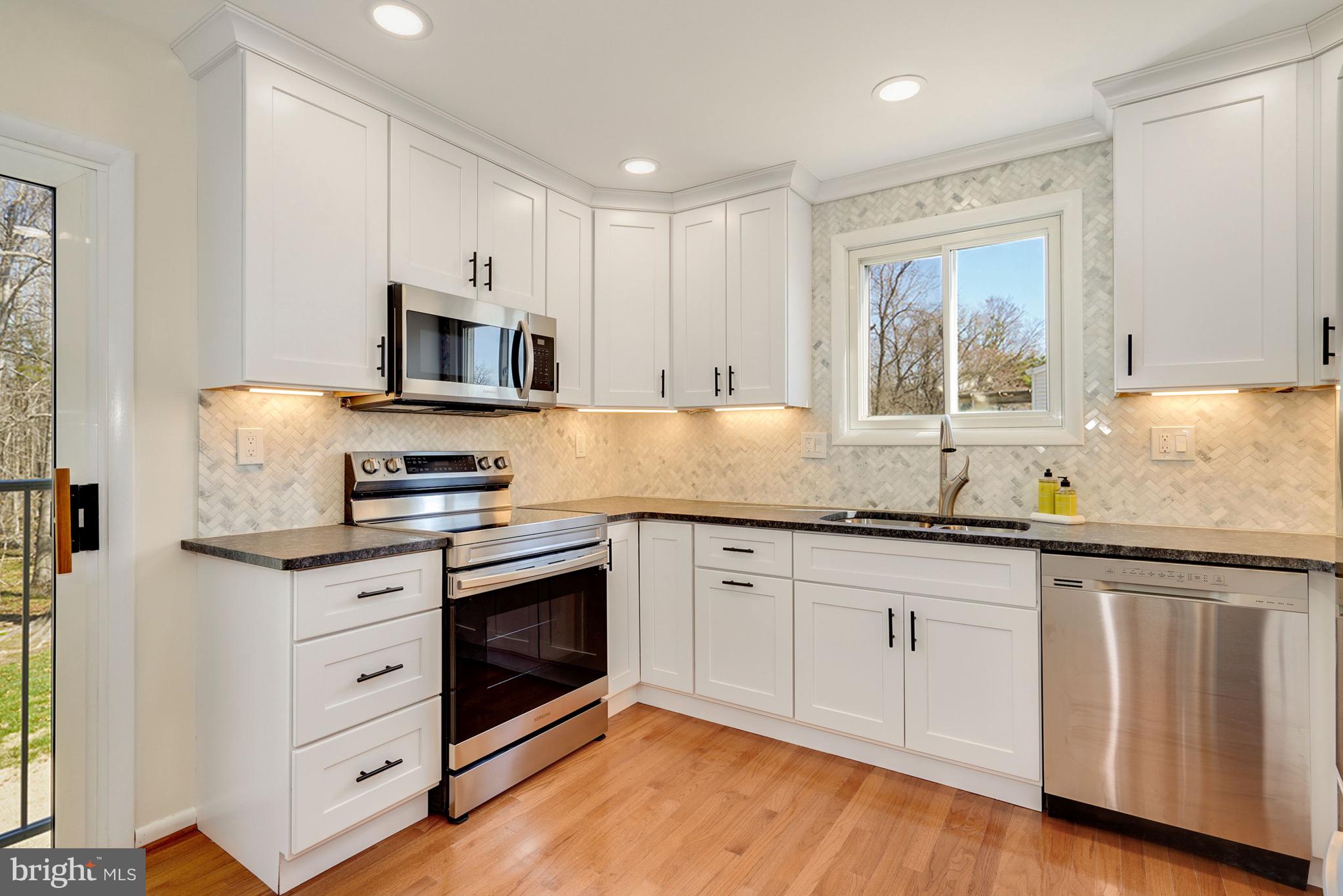 10312 Angora Drive Cheltenham, MD 20623 - Photo 9 of 35 Samsung Stainless Steel Appliances