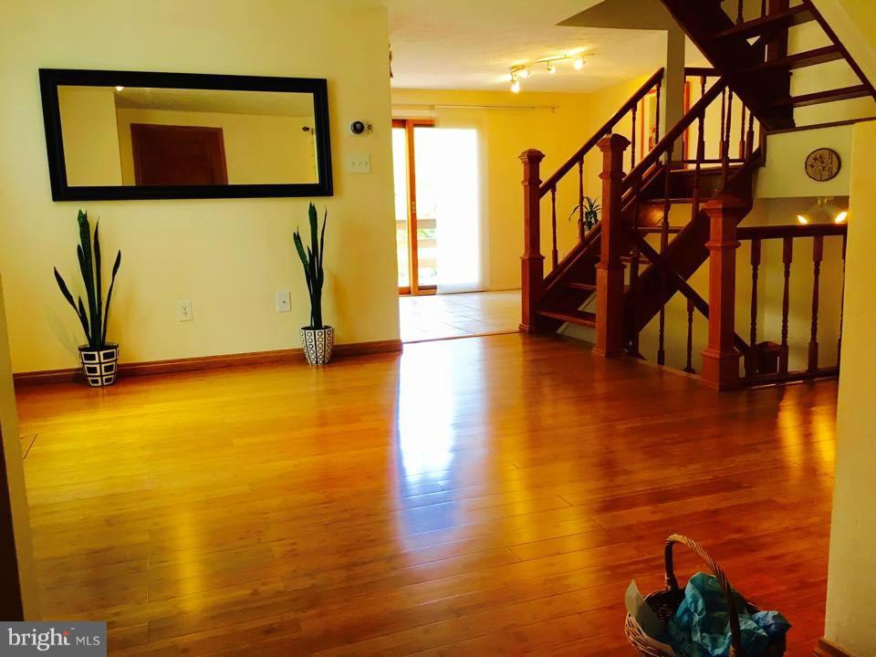 11028 Granby Court Reston, VA 20191 - Photo 5 of 29 Interior (General)