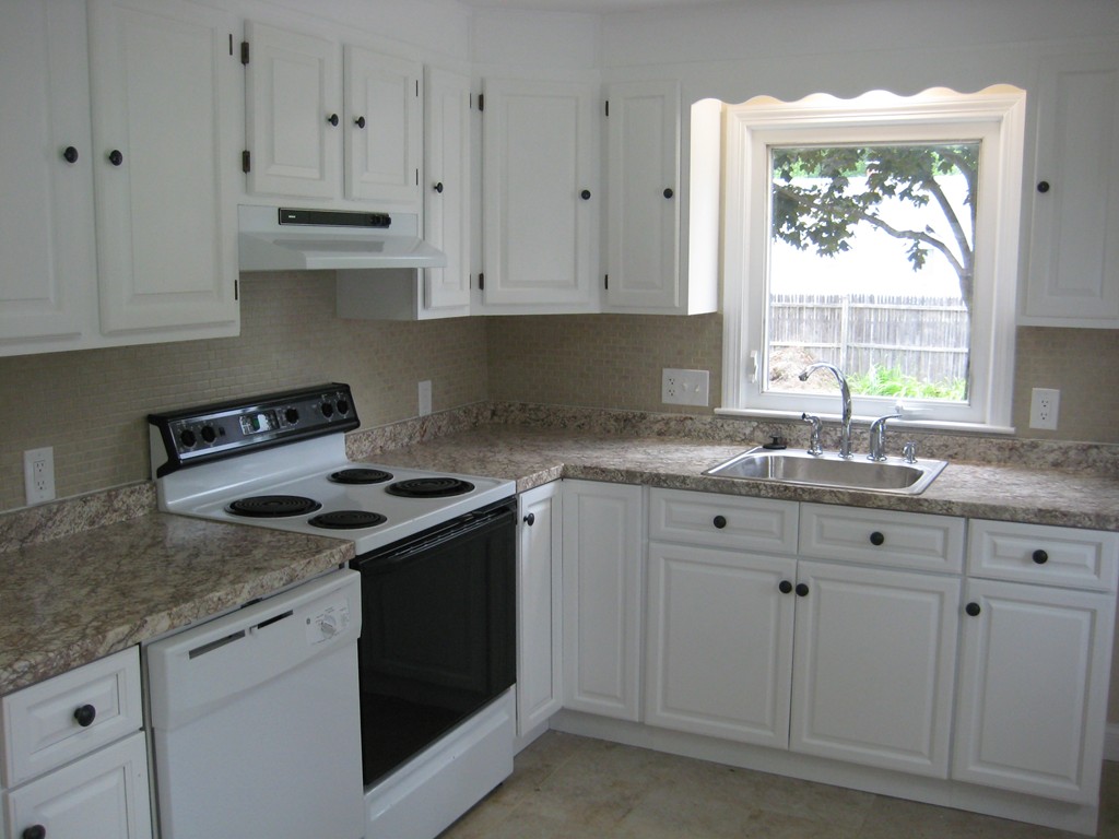 28 Canton Street Springfield, MA 01104 - Photo 4 of 15 Gallery Image 4