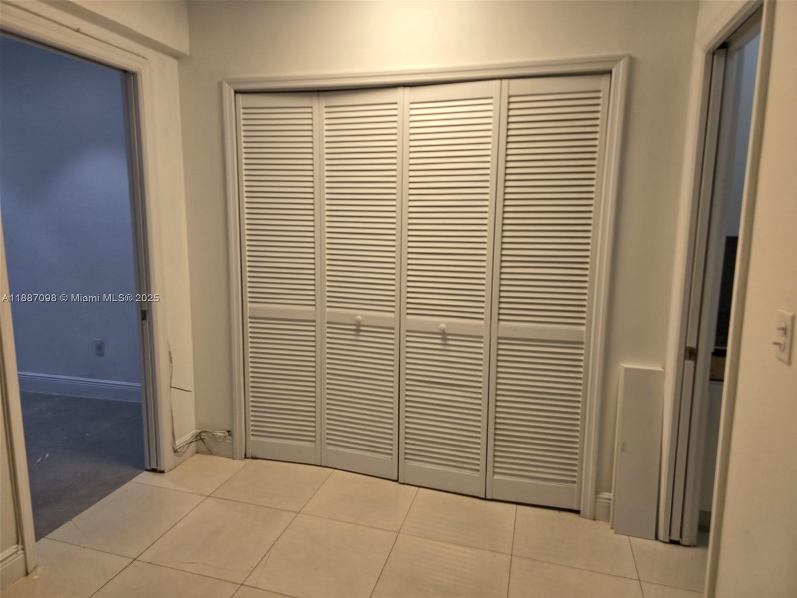 835 Meridian Avenue, Unit 4 Miami Beach, FL 33139 - Photo 7 of 12 an empty room with windows