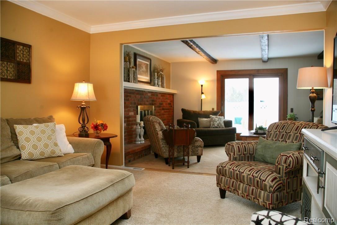 910 Hemlock Drive Rochester, MI 48307 - Photo 8 of 28 fullsizeoutput_5f8.jpeg