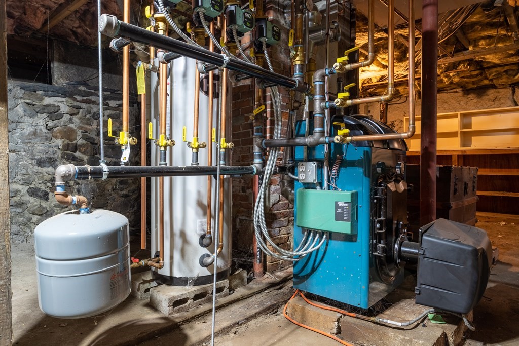 5 Lancaster Road Shirley, MA 01464 - Photo 34 of 42 a room with gym equipment