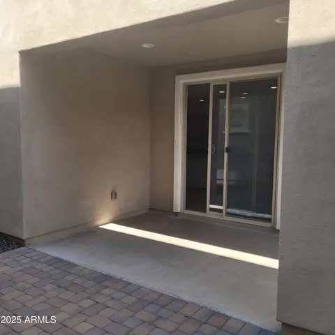 a view of backyard of the house