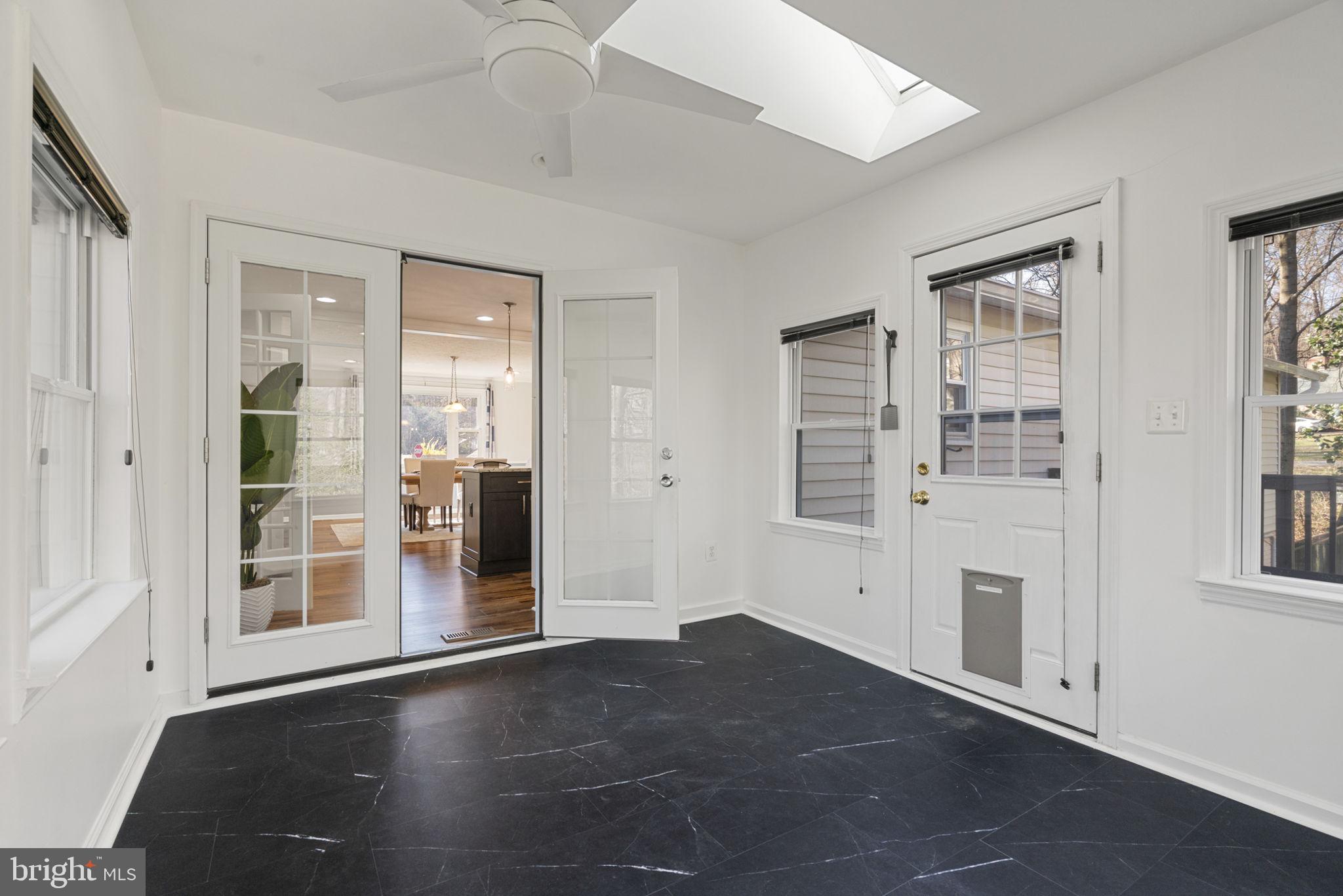 18607 Cabin Road Triangle, VA 22172 - Photo 20 of 64 an empty room with windows