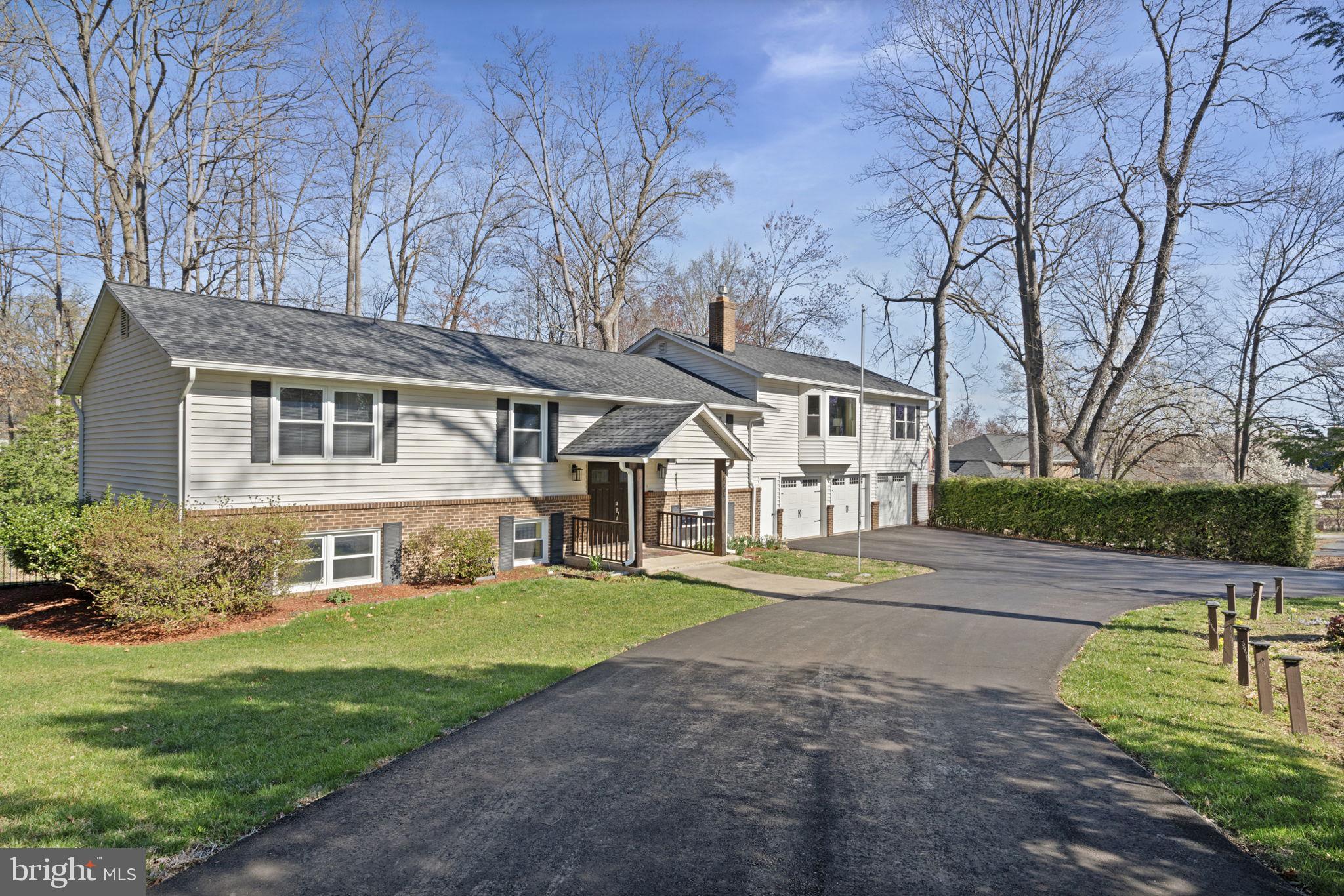 18607 Cabin Road Triangle, VA 22172 - Photo 3 of 64 a front view of a house with a yard and garage
