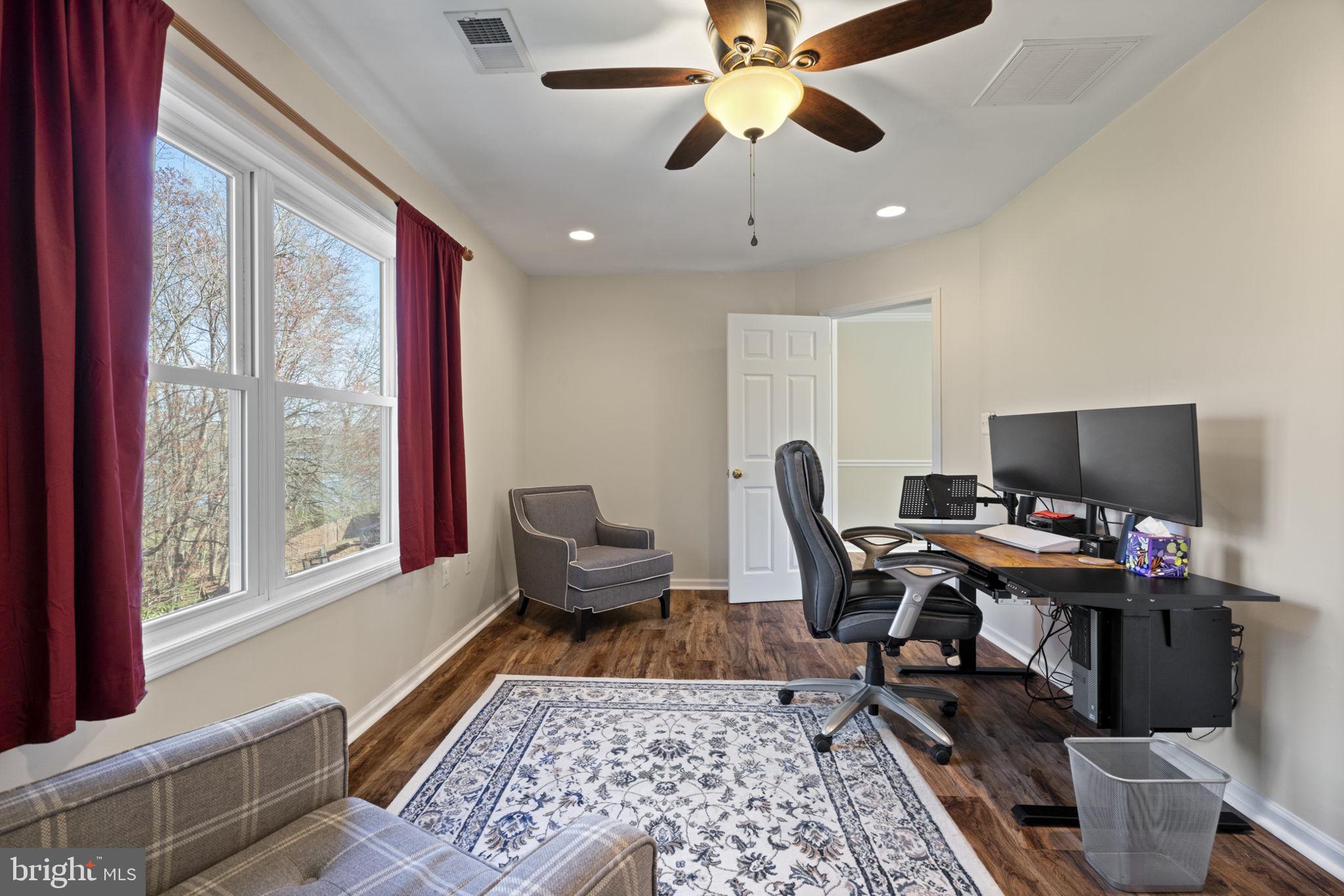 18607 Cabin Road Triangle, VA 22172 - Photo 31 of 64 a workspace with lounge chair and a window