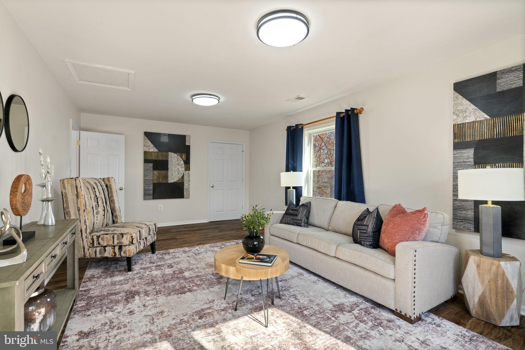 18607 Cabin Road Triangle, VA 22172 - Photo 35 of 64 a living room with furniture and a large window