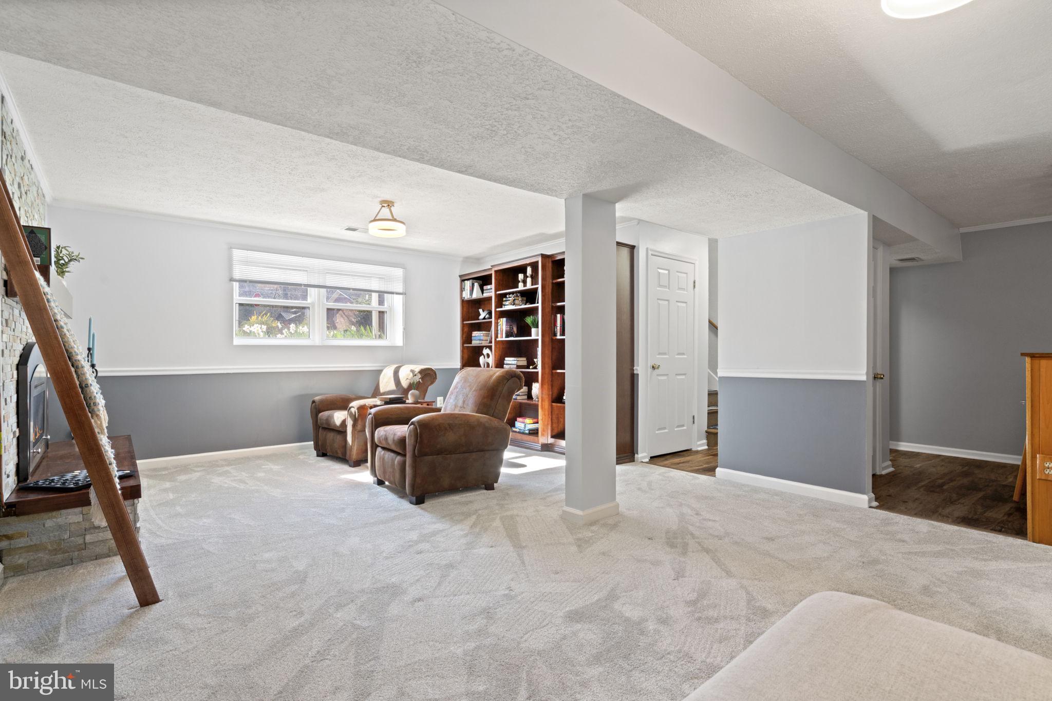 18607 Cabin Road Triangle, VA 22172 - Photo 38 of 64 a living room with furniture and a window