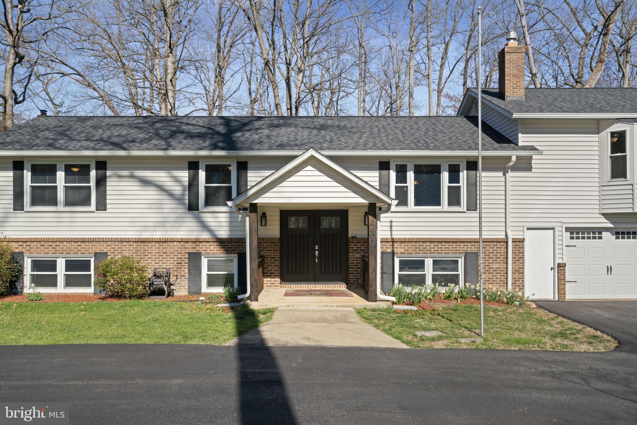 18607 Cabin Road Triangle, VA 22172 - Photo 4 of 64 a front view of a house with a yard and garage