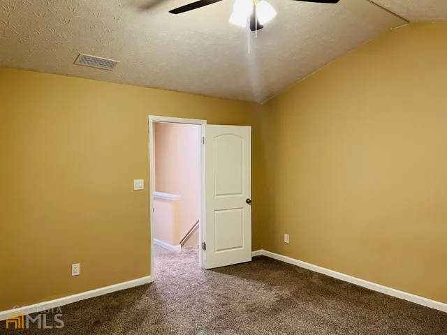 an empty room with a empty space