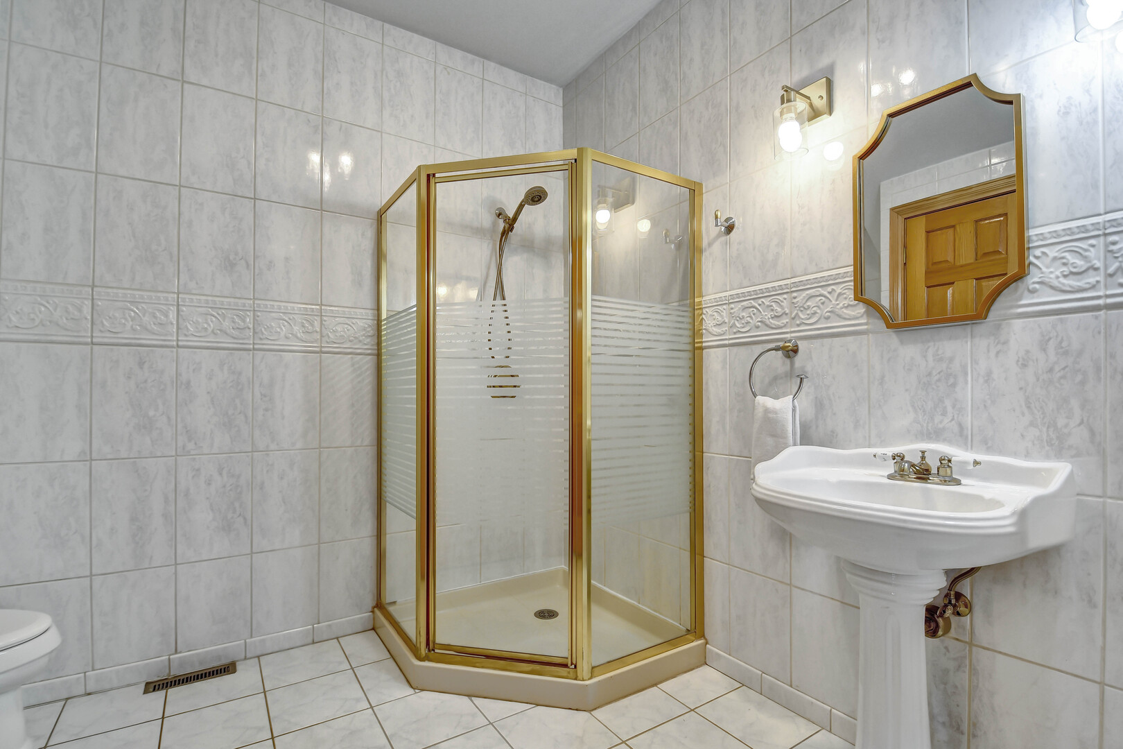 1383 Gordon Lane Lemont, IL 60439 - Photo 18 of 54 a bathroom with a sink a mirror and shower