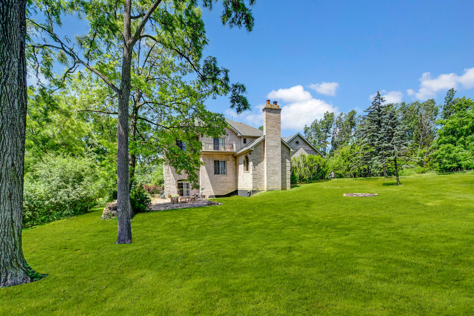 1383 Gordon Lane Lemont, IL 60439 - Photo 43 of 54 a house view with a garden space