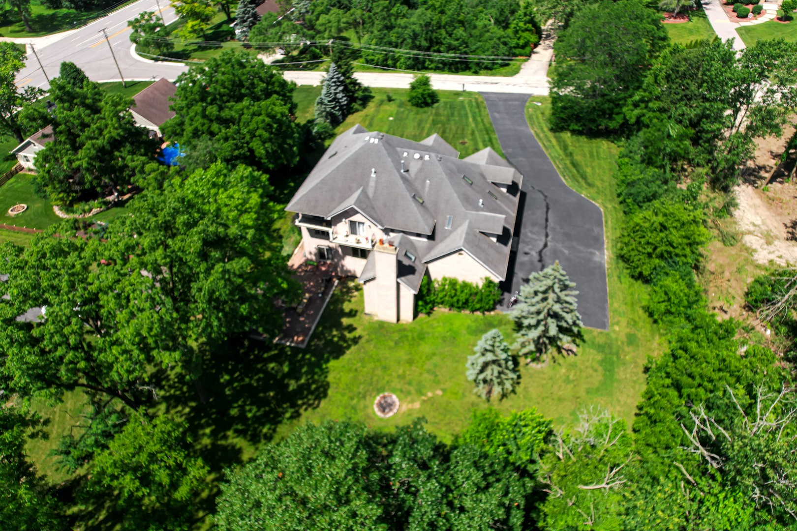 1383 Gordon Lane Lemont, IL 60439 - Photo 51 of 54 an aerial view of a house with an outdoor space